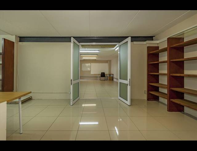 365M² SHOWROOM TO LET IN MALL INTERCHANGE